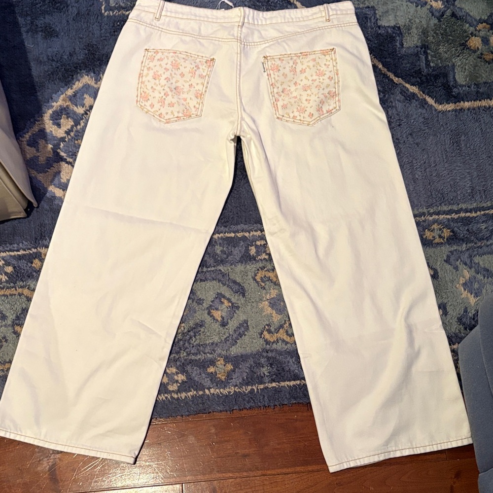 Beginning Boutique White Boyfriend Jeans with Floral Pockets